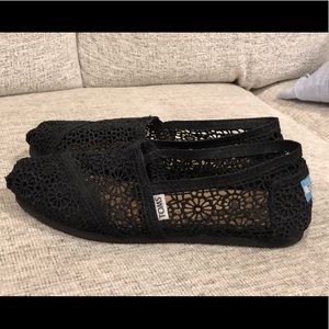 BRAND NEW Black Crochet/Lace Look TOMS size W 7.5